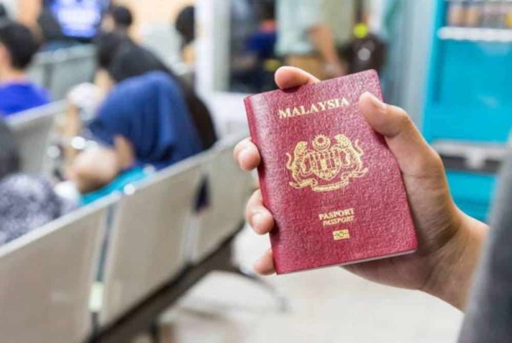 Pasport Malaysia ke-12 paling berkuasa di dunia dengan pemegangnya dibenarkan melakukan perjalanan tanpa visa ke 182 buah negara. Foto 123RF