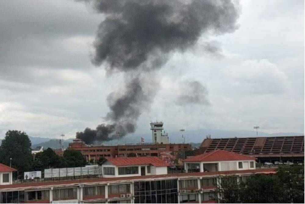 Sebuah pesawat Saurya Airlines terhempas semasa berlepas di Lapangan Terbang Antarabangsa Tribhuvan di Kathmandu Nepal. FotoX