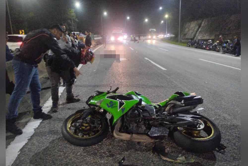 Keadaan di lokasi kemalangan di kilometer 22.8 Lebuhraya Karak, di sini, pada Rabu. Foto ihsan pembaca