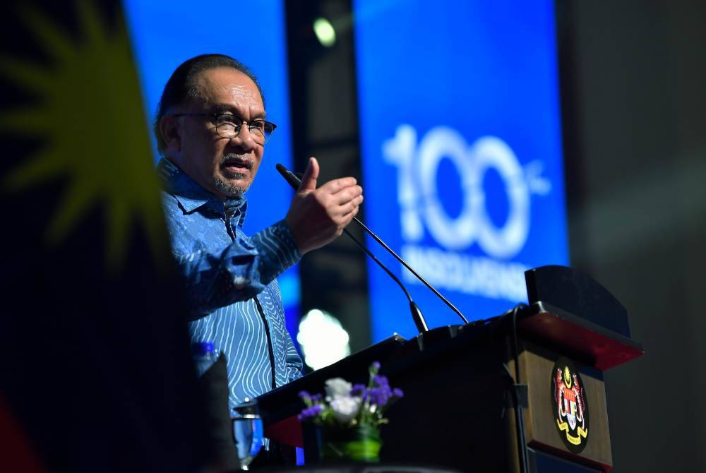 Anwar menyampaikan ucapan pada Majlis Perasmian Sambutan 100 Tahun Insolvensi di Pusat Konvensyen Antarabangsa Putrajaya (PICC) pada Khamis. Foto Bernama