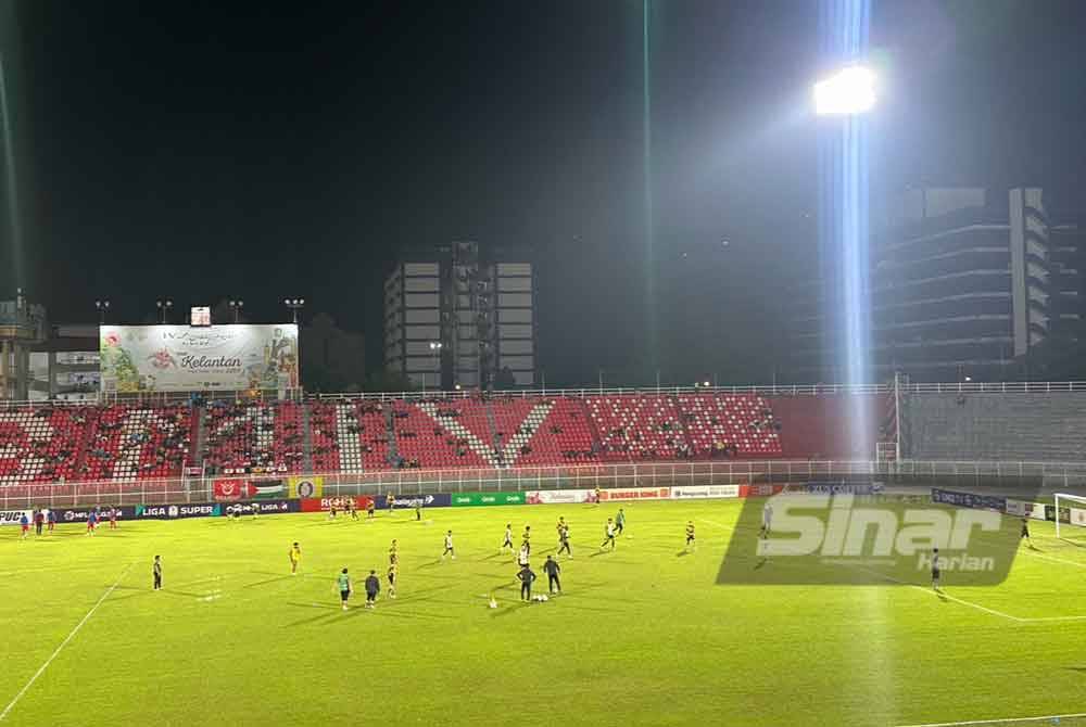 Pasukan KDN FC yang bersedia turun padang.