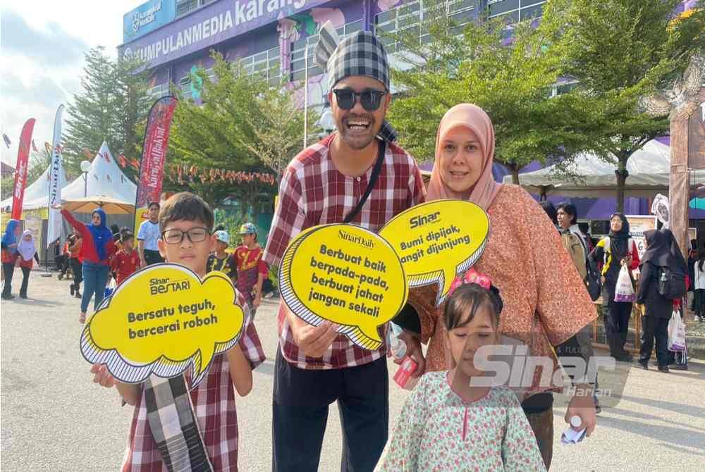 Rahmayani, suami dan anak-anak di Karnival Rakyat Karangkraf 2024 di Kumpulan Karangkraf, pada Sabtu.