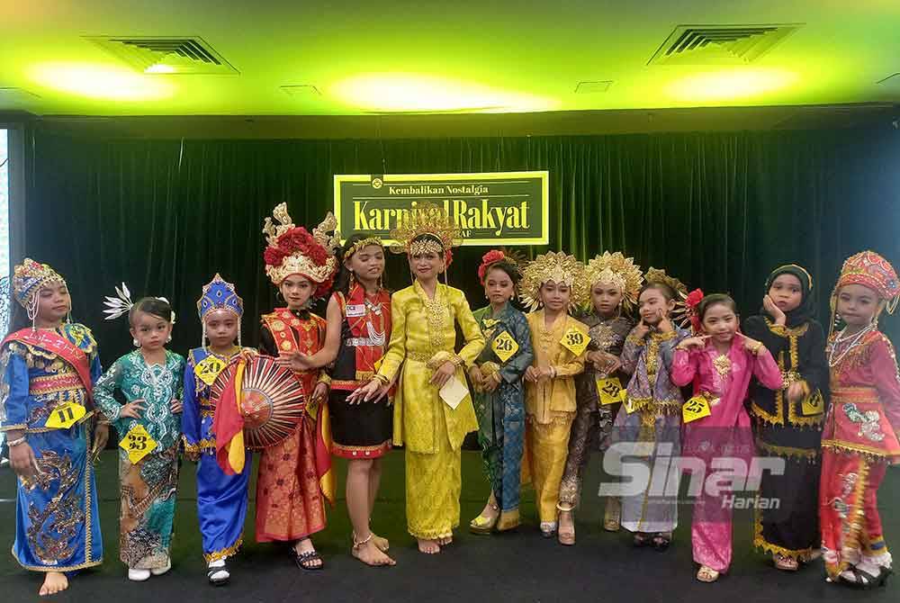 Kanak-kanak yang menyertai pada pertandingan Busana Tradisional Cilik sempena Karnival Rakyat Karangkraf 2024 di Kumpulan Karangkraf, pada Sabtu.