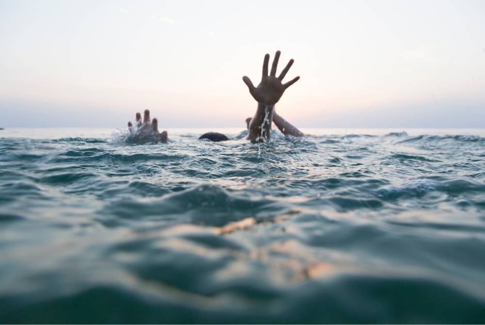 Mangsa hilang dihanyutkan arus ketika cuba menyelamatkan adik perempuannya dalam kejadian di Pantai Cenang, Langkawi. Foto hiasan