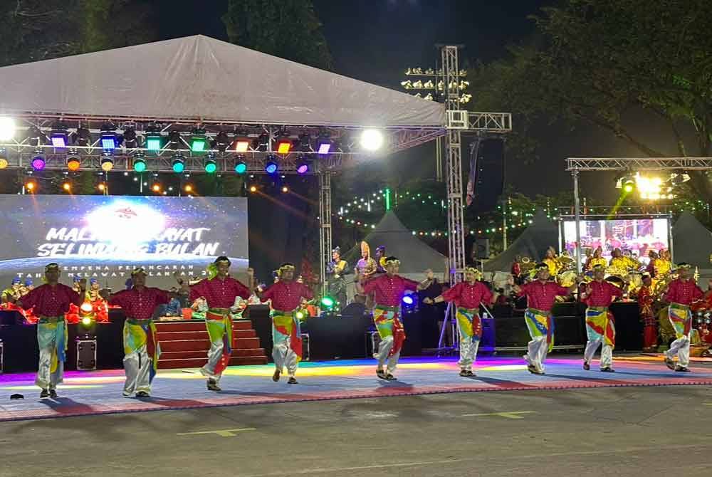 Azam Kelantan meminta kerajaan negeri menjelaskan kaedah penguatkuasaan terhadap larangan sebarang aktiviti hiburan pada malam Jumaat secara lebih terperinci kepada rakyat. Gambar sekadar hiasan.