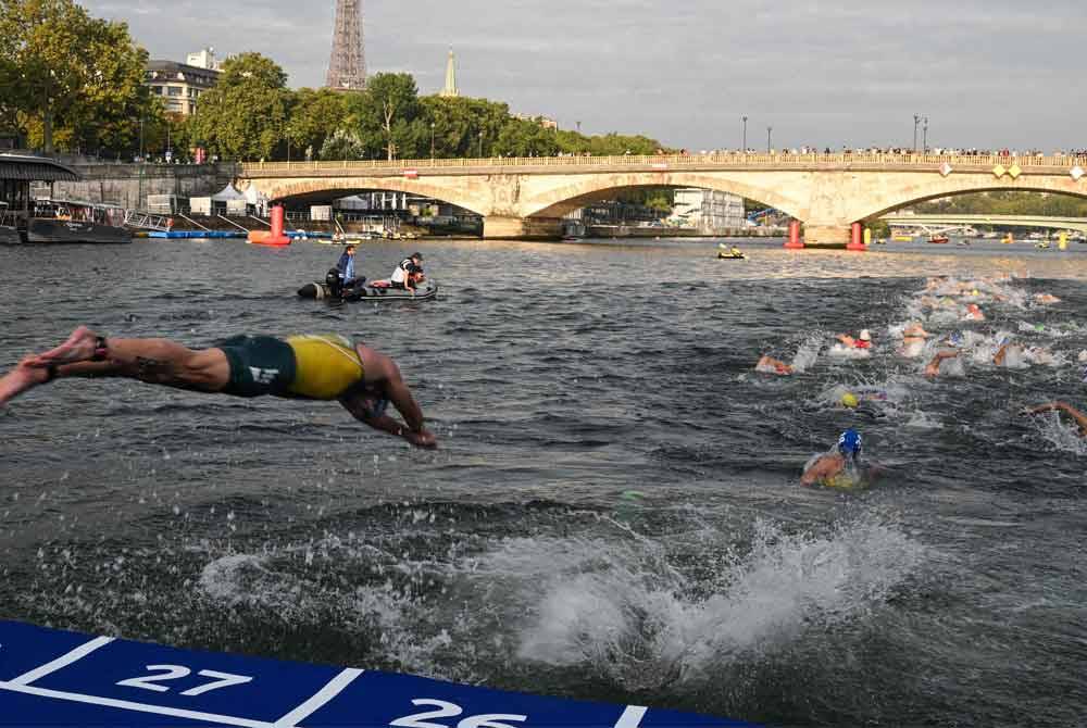 Sesi latihan renang pertama untuk atlet triatlon Olimpik di Sungai Seine telah dibatalkan pada Ahad kerana kualiti air yang buruk. Foto hiasan AFP