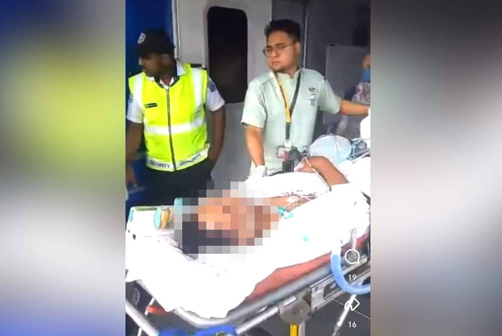 Tangkap layar video keadaan anggota polis trafik yang parah akibat bertembung dengan motosikal yang melawan arus di Lebuhraya Lekas awal pagi Ahad.