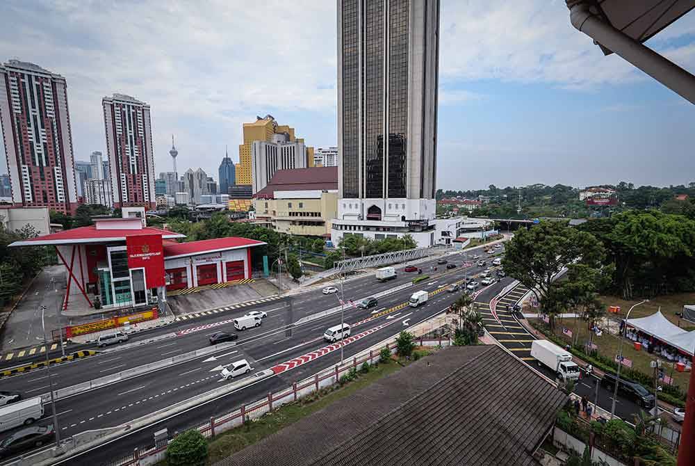 Pelaksanaan Projek Mempertingkatkan Persimpangan Lebuhraya Sultan Iskandar Kuala Lumpur sepanjang 1.4 kilometer (KM) dapat mengatasi kesesakan lalu lintas di salah satu kawasan ‘KL Congestion Hot Spot’ ini. Foto Bernama