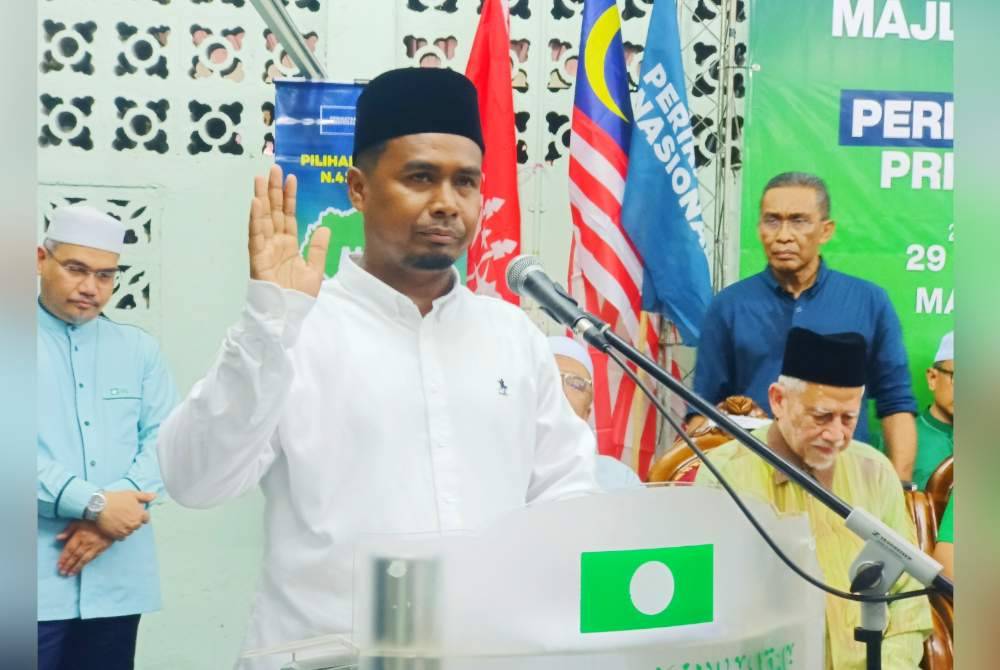 Mohd Rizwadi melafazkan ikrar dan sumpah laknat sebaik sahaja diberi tanggungjawab untuk mewakili PN.