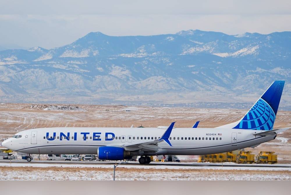 Sebuah penerbangan United Airlines terpaksa dilencongkan selepas kejadian 'biobahaya” di dalam pesawat menyebabkan anak kapal muntah dan penumpang meminta pelitup muka. Gambar hiasan