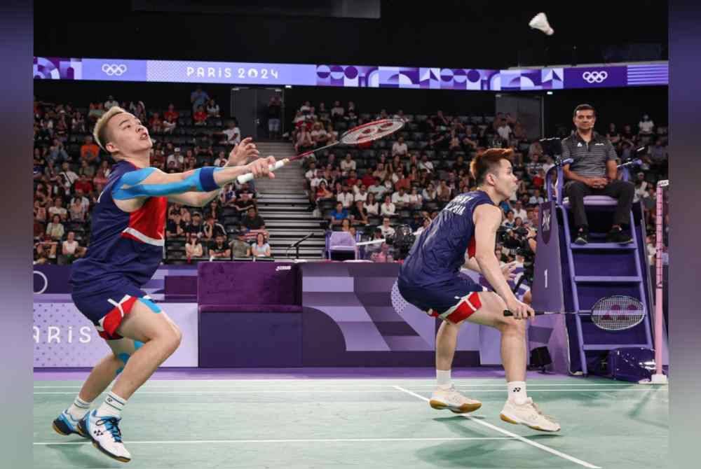 Aaron dan Wooi Yik ketika beraksi menentang Wei Keng dan Wang Chang dalam acara badminton pada Sukan Olimpik Paris 2024 di Arena Porte De La Chapelle hari ini. Foto Bernama