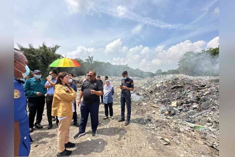 Jamaliah mengadakan lawatan ke tapak pembakaran sisa pepejal perindustrian di Jalan Sijangkang Utama, Kuala Langat.