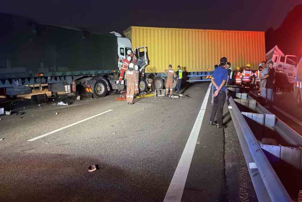 Keadaan di lokasi kemalangan di Kilometer 44.1 Lebuhraya Utara Selatan, di Hulu Selangor pada Selasa.