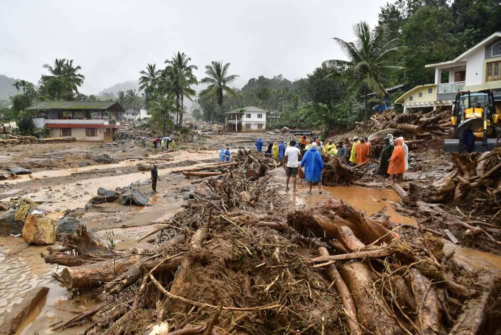 Sekurang-kurangnya 70 orang terbunuh manakala lebih 100 dikhuatiri hilang selepas tanah runtuh melanda Wayanad pada awal pagi Selasa. Foto EPA