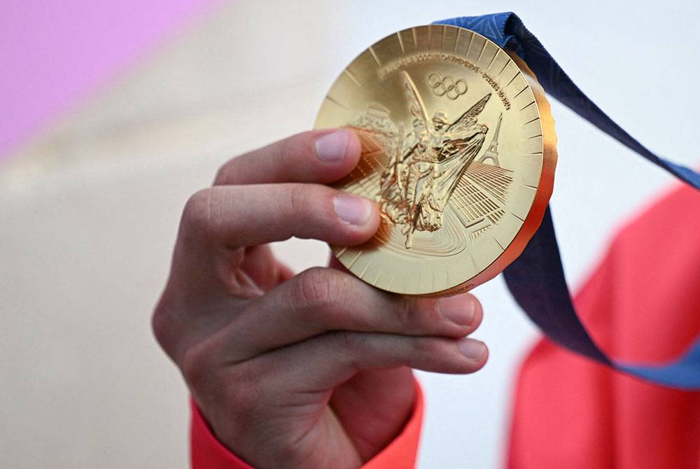 Pingat emas yang menjadi rebutan atlet yang bertanding di Sukan Olimpik Paris 2024 - Foto: AFP