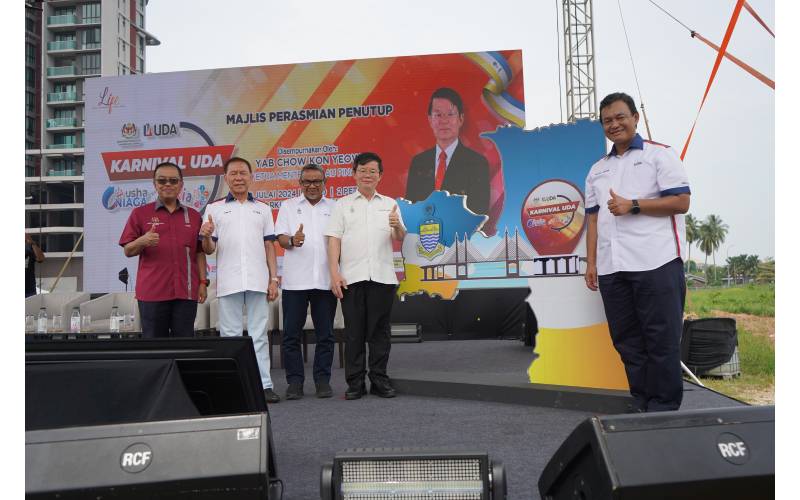  Ketua Menteri Pulau Pinang, Chow Kon Yeow (empat dari kiri) ketika merasmikan Karnival UDA 2024 @ Penang yang melabuhkan tirainya pada Ahad.