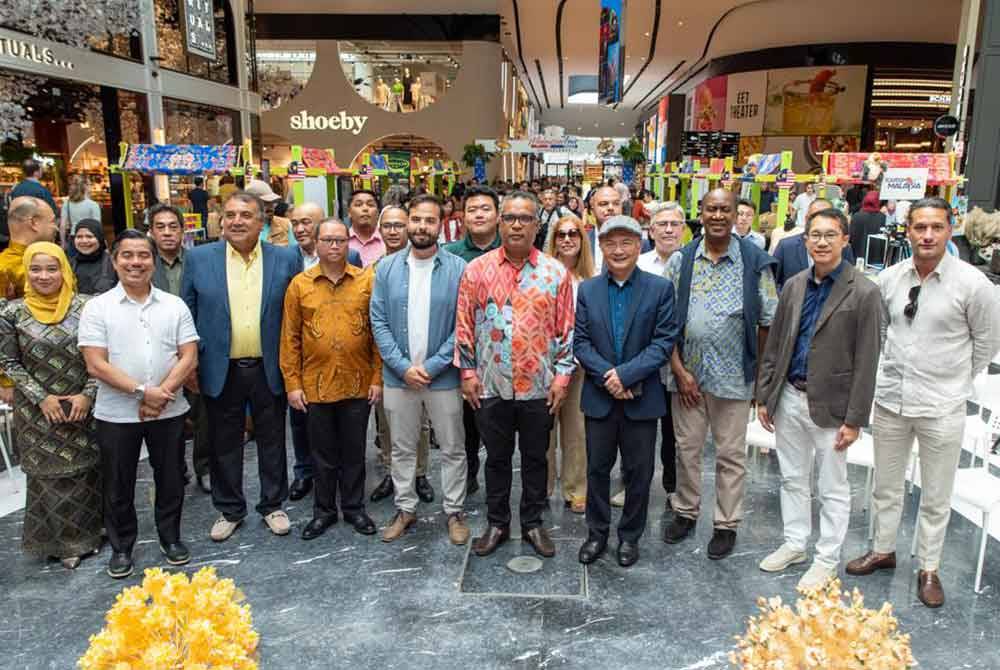 Antara tetamu kehormat yang hadir pada majlis perasmian Pesta Malaysia 2024 di Leidschendam, Belanda