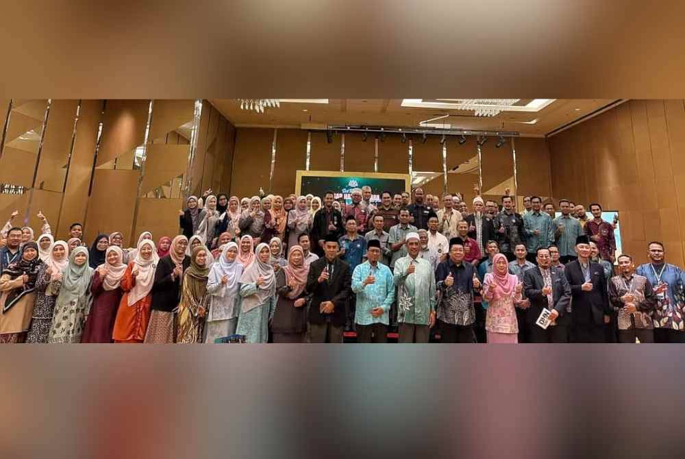 Syed Ibrahim bersama 150 usahawan menyertai Sesi Town Hall Dasar Halal Negara 2025 hingga 2035 (DHN2035) bagi Zon Timur
yang berlangsung selama sehari di sebuah hotel di sini pada Khamis.