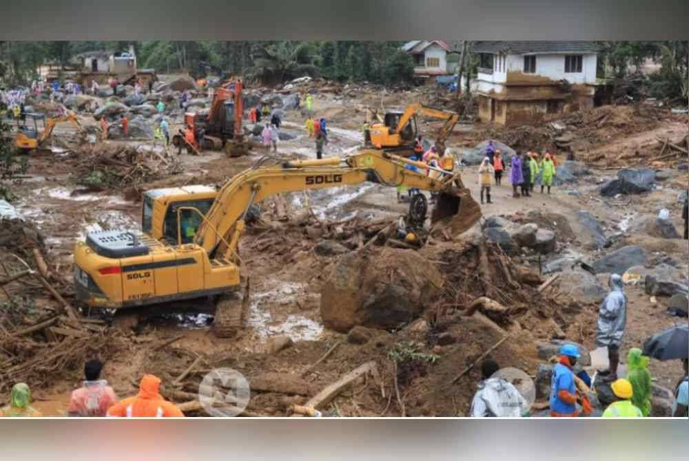 Tiga kejadian tanah runtuh melanda kawasan Meppadi di daerah Wayanad, Kerala, awal pagi Selasa ketika orang ramai masih tidur.