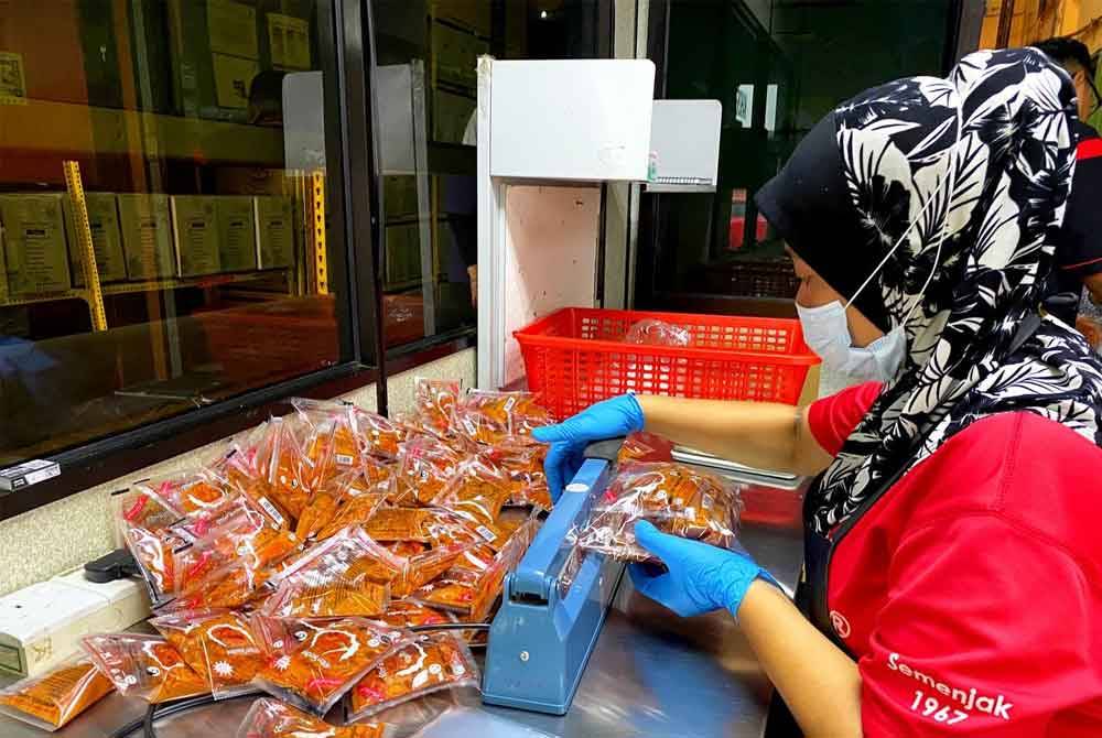 Usahawan kena sentiasa menambah ilmu dan kemahiran pengurusan, di samping membawa masuk bakat-bakat dengan keupayaan bersesuaian keperluan perniagaan. Gambar hiasan