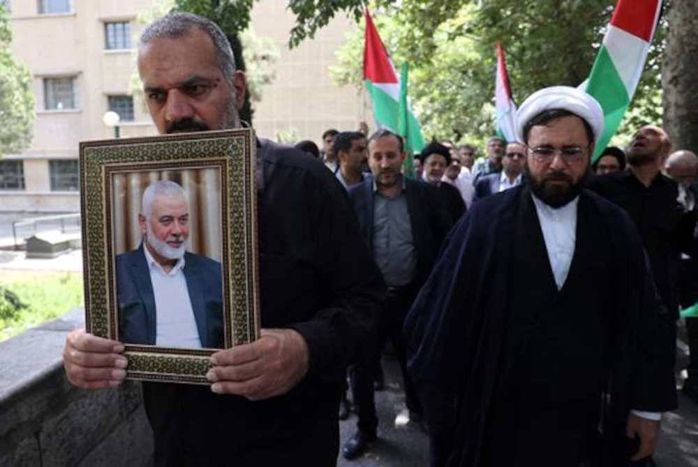 Ribuan penduduk Tehran mengadakan acara penghormatan terakhir buat pemimpin tertinggi Hamas itu pada Khamis. Foto fail Reuters