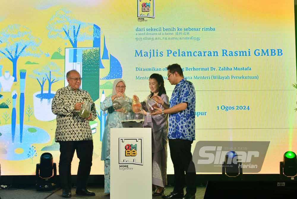 Dari kiri: Amerrudin, Zaliha, Ying Hui dan Ahmad Zul-Qarnain ketika perasmian GMBB di Grey Box pada Khamis. Foto Sinar Harian-ASRIL ASWANDI SHUKOR.