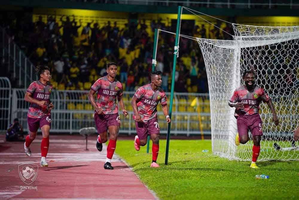 Habib (kanan) menjaringkan satu gol semasa KDA FC tewas 1-2 kepada JDT pada separuh akhir pertama Piala FA pada 19 Julai lalu. Foto KDA FC