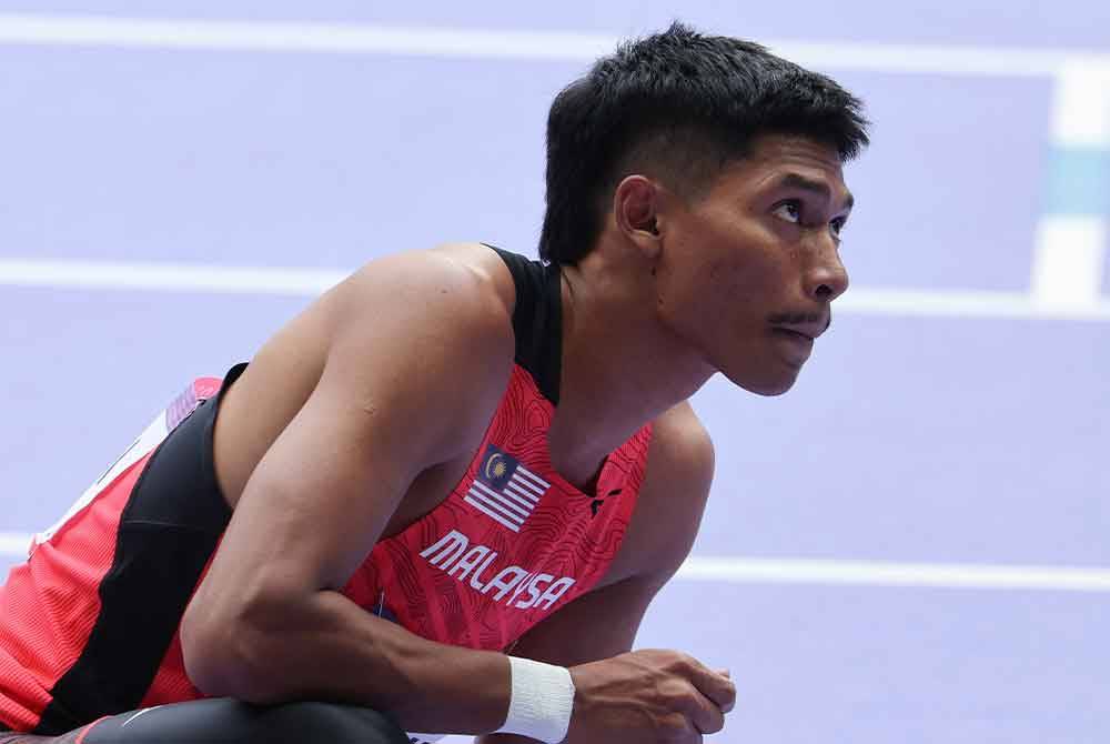 Azeem Fahmi ketika beraksi dalam acara 100 Meter Lelaki pusingan pertama pada Sukan Olimpik Paris 2024, di Arena Stade De France. Foto Bernama