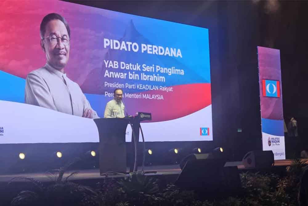 Anwar ketika berucap menyampaikan Pidato Perdana di SICC, Kota Kinabalu.