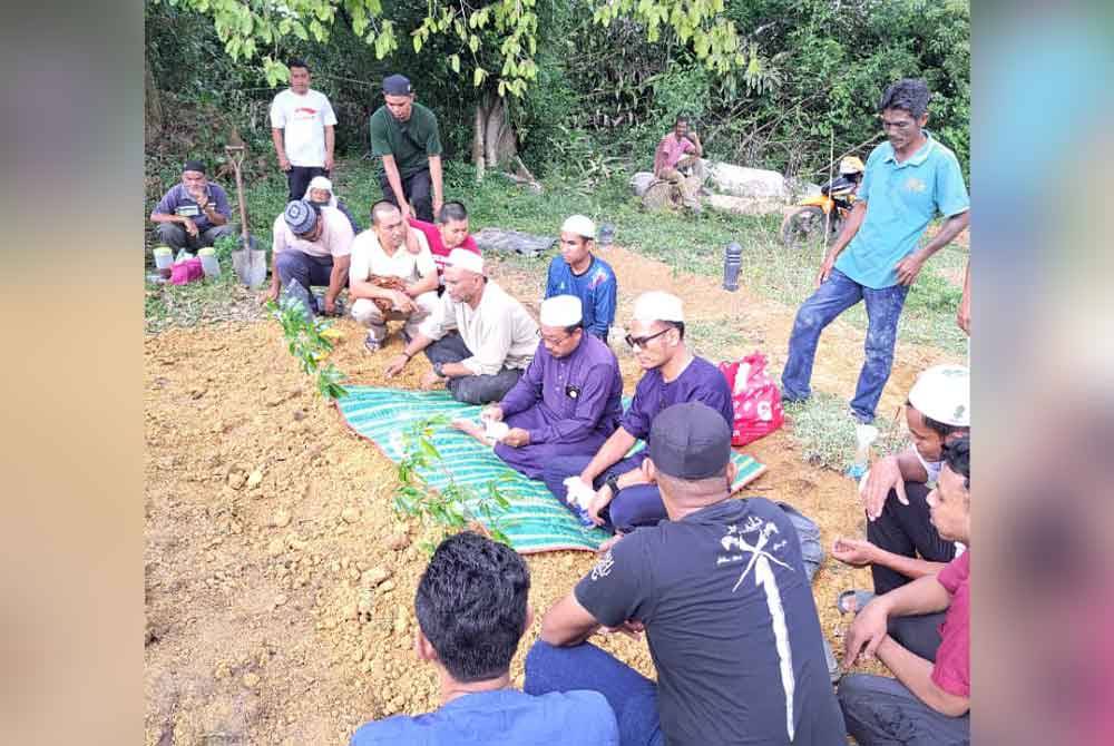 Jenazah Che Tom Nayan selamat disemadikan di Tanah Perkuburan Kampung Tembak A, Kuala Ketil Kedah.