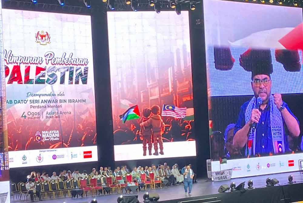 Mujahid ketika menyampaikan ucapan semasa Himpunan Pembebasan Palestin di Axiata Arena Bukit Jalil pada Ahad.