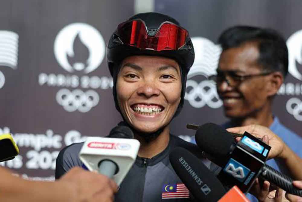 Nur Aisyah mencipta sejarah muncul pelumba berbasikal lebuh raya wanita Malaysia pertama beraksi di pentas Olimpik. - Foto fail/Bernama