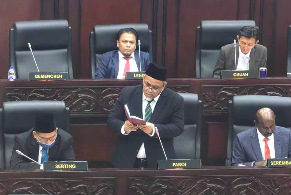 Kamarul (berdiri) mempersoalkan perjalanan sidang DUN kali ini yang tidak sampai sehari.