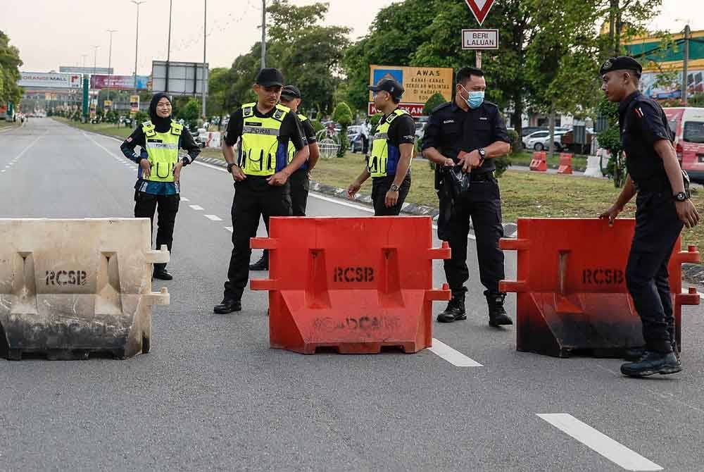 Polis meluluskan 16 permit ceramah dan kempen bergerak yang dipohon parti politik bertanding bagi PRK DUN Nenggiri sejak hari penamaan calon Sabtu lepas hingga hari ini. - Foto: Bernama