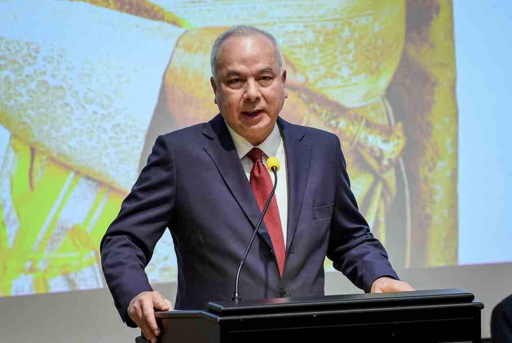 Sultan Nazrin Shah Foto Bernama