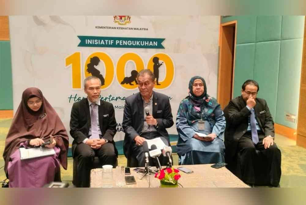 Dr Dzulkefly (tengah) pada sidang akhbar Majlis Pengukuhan 1000 Hari Pertama Kehidupan Kanak-Kanak Peringkat Kebangsaan, di Putrajaya pada Selasa.