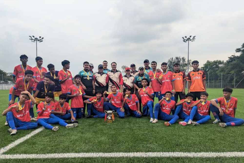 SMK Meru muncul juara Piala Sumbangsih Kejuaraan Piala Datuk Mokhtar Dahari B-18.