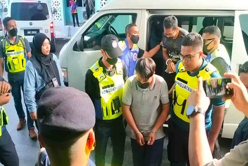 Seramai 14 pengikut ajaran sesat Millah Abraham yang dihadapkan ke Mahkamah Rendah Syariah Batu Pahat pada Selasa.