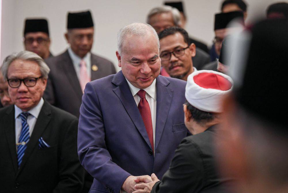 Sultan Nazrin berkenan berangkat tiba pada program Regional Southeast Asia Human Dignity Conference 2024: 'Dignity For Everyone, Everywhere: Best Practices & Success Stories For Building Inclusive Societies' anjuran Institut Kefahaman Islam Malaysia (IKIM) di ACE Conference Centre hari ini. Foto Bernama