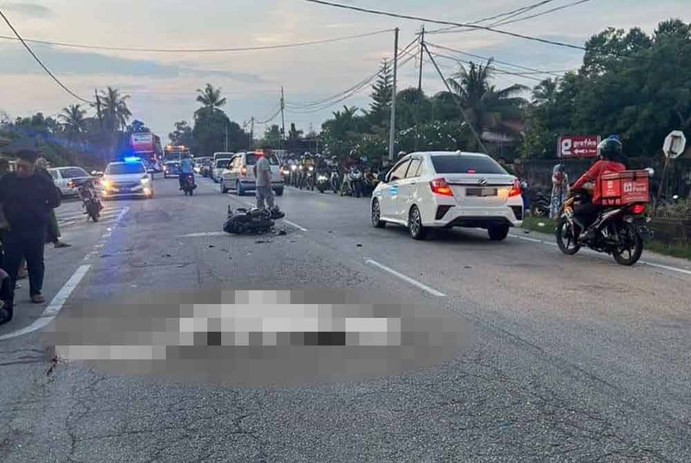 Mangsa disahkan meninggal dunia di tempat kejadian selepas terbabit nahas melibatkan dua kenderaan di persimpangan Jalan Tali Air 1, Jalan Permatang Badak pada Selasa. - Foto: Polis Trafik Kuantan