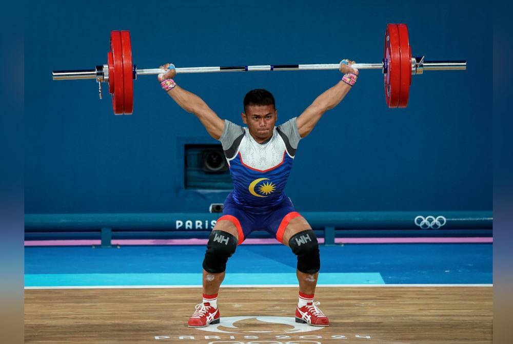 Aniq ketika beraksi dalam acara angkat berat lelaki kategori 61kg pada Sukan Olimpik Paris 2024, di South Paris Arena 6 hari ini. Foto Bernama