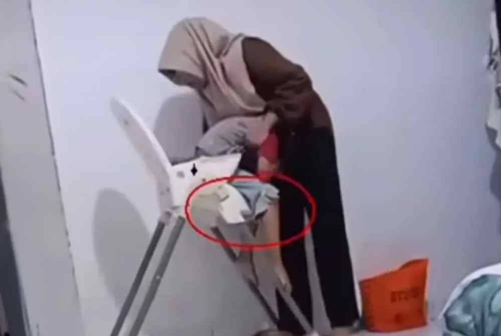 Rakaman yang menjadi tular menunjukkan kanak-kanak itu diikat pada &#039;baby chair&#039;. Foto Agensi