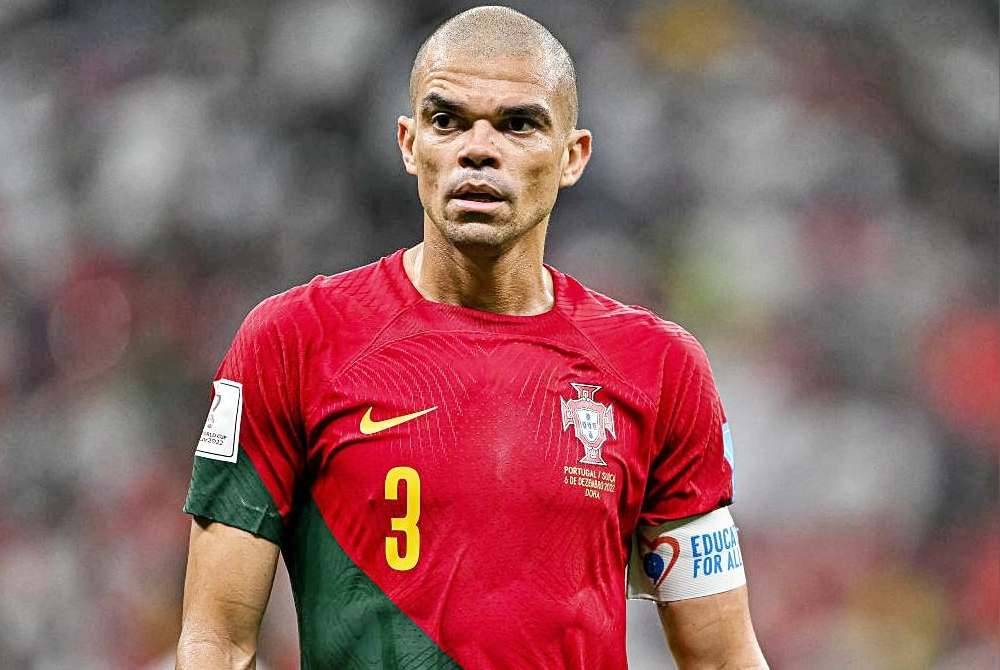 Pepe beraksi dalam 878 perlawanan buat kelab dan negara serta telah memenangi 34 trofi dalam karier bola sepaknya dengan kebanyakan trofi hadir ketika bermain untuk kelab gergasi Sepanyol, Real Madrid.