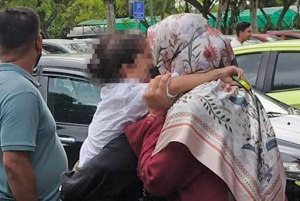 Mahkamah Majistret Shah Alam memberikan perintah hak jagaan sementara adik Zayn Rayyan kepada nenek saudaranya bermula Jumaat.