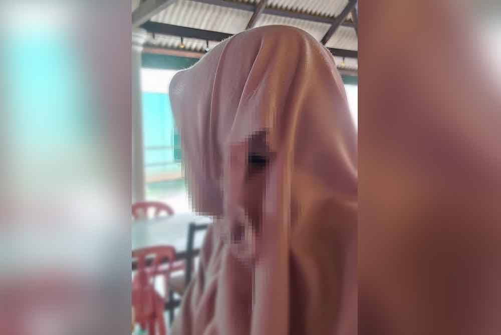 Kesan koyakan pada tudung mangsa serangan lelaki bersenjatakan pisau di kawasan surau sebuah sekolah di Kelana Jaya pada Jumaat.