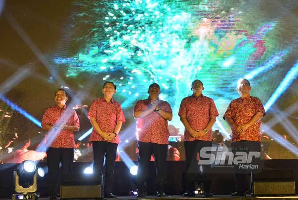 Muhammad Sanusi (tengah) ketika melancarkan TMK 2025 di Menara Kuala Lumpur pada Jumaat. Foto Sinar Harian - ASRIL ASWANDI SHUKOR