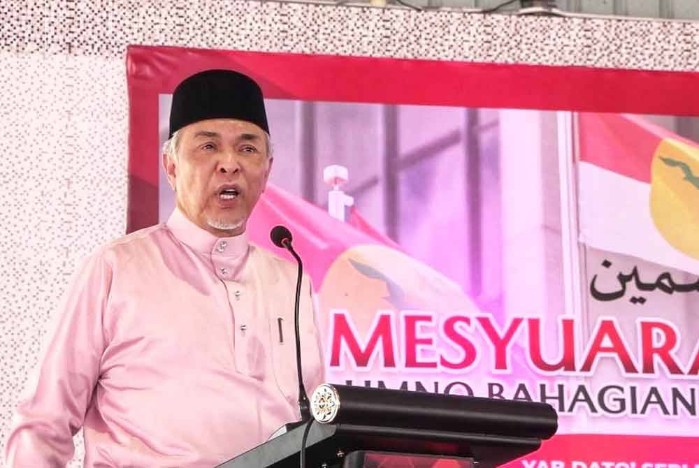 Ahmad Zahid ketika berucap sempena perasmian mesyuarat UMNO Bahagian Cameron Highlands di Sungai Koyan pada Sabtu.