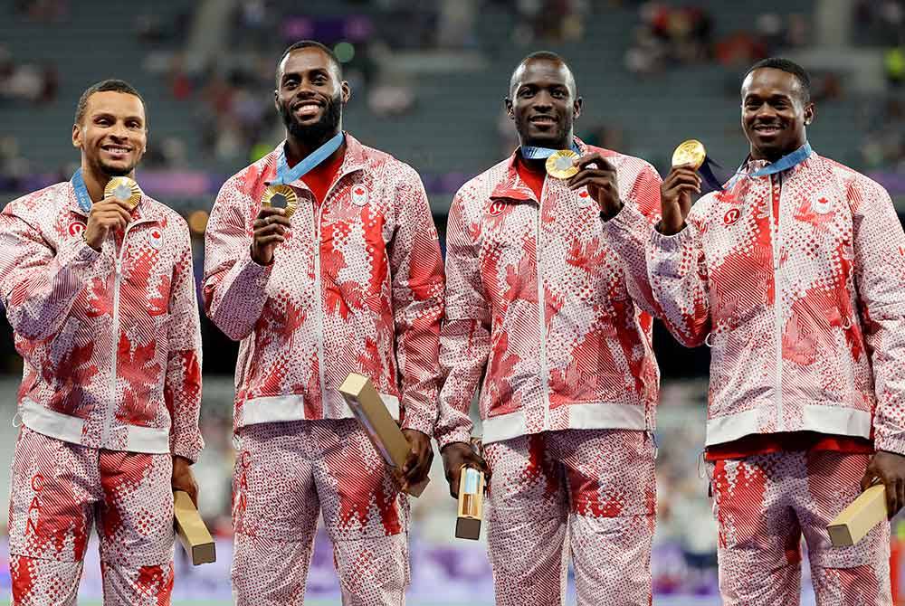 Pemenang pingat emas, pelari Kanada (dari kiri) Andre de Grasse, Brendon Rodney, Jerome Blake dan Aaron Brown - Foto: EPA