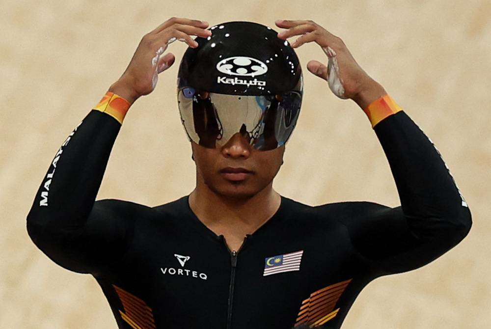 Shah Firdaus ketika beraksi acara basikal trek keirin lelaki suku akhir pada Sukan Olimpik Paris 2024 di Saint-Quentin-en Yvelines National Velodrome hari ini. Foto Bernama