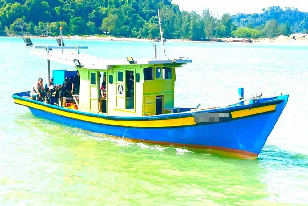 Keluarga berharap mangsa yang hilang dalam kejadian bot nelayan dan tongkang berlanggar di perairan Kemaman ditemukan dalam keadaan selamat. Foto Agensi Penguatkuasaan Maritim Malaysia